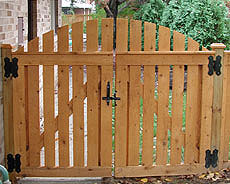 semi private arched gate by Elyria Fence